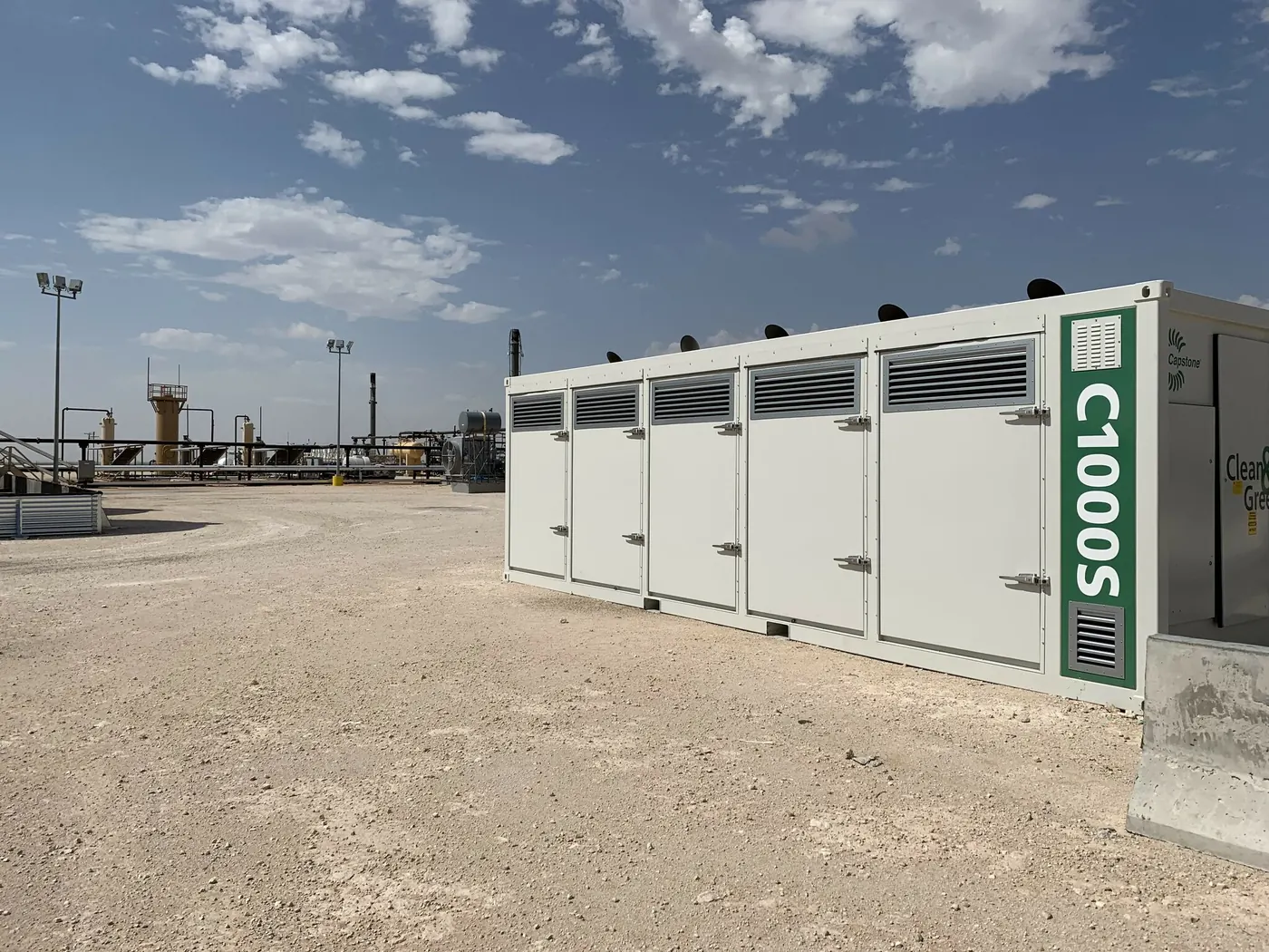 Capstone C1000S mikroturbina instalirana na otvorenom