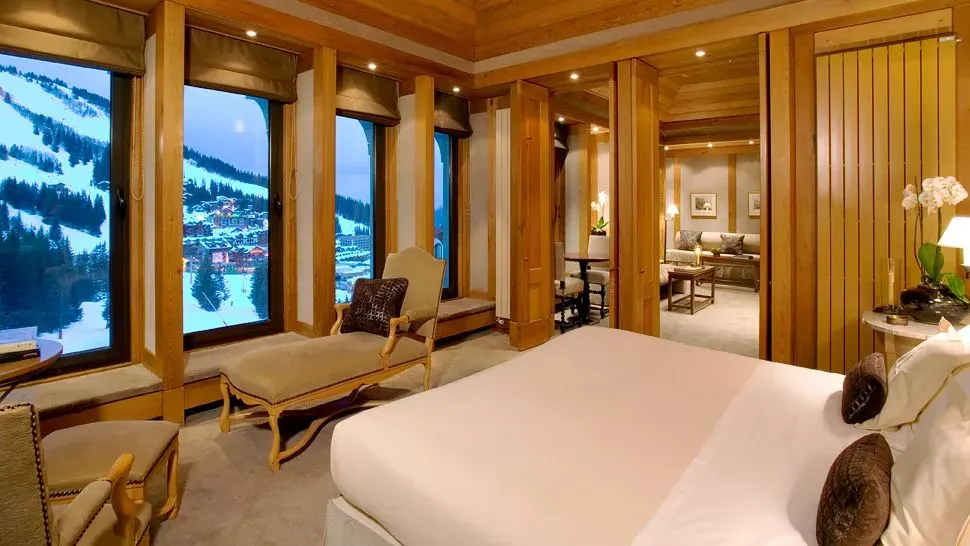 Hotelska soba sa pogledom na planine